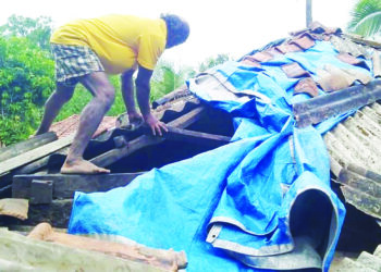 श्रीवर्धनमधील नुकसानग्रस्त मदतीच्या प्रतीक्षेत
