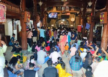 बल्लाळेश्‍वराच्या दर्शनासाठी पालीत भाविकांची गर्दी