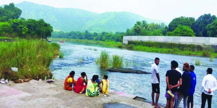गाढी नदीत तरुणाचा मृत्यू