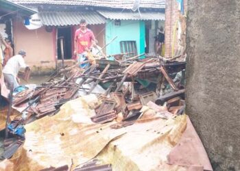 इलेक्ट्रॉनिक वस्तूंना पावसाचा फटका