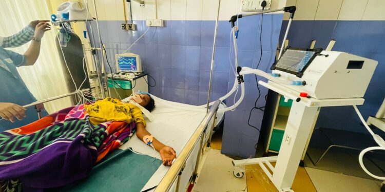 बेशुद्ध पडलेल्या मुलीला जीवदान