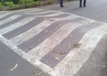 सावधान! गतिरोधक बनत आहेत धोकादायक