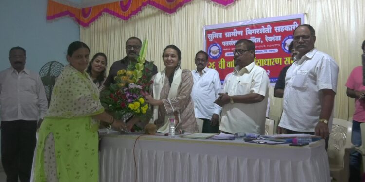 पतसंस्था ठेवीदारांचा विश्‍वास संपादन करताहेत- चित्रलेखा पाटील