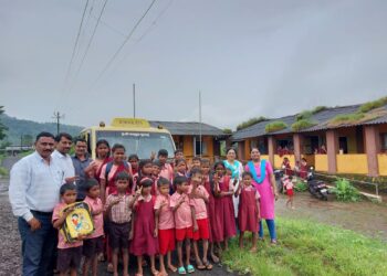 तिघर शाळेतील विद्यार्थ्यांसाठी वाहनाची सोय