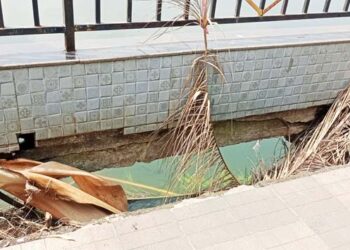 विमला तलावाजवल पादचारी पूलला भगदाड