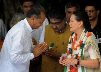 काँग्रेस अध्यक्षपदाच्या निवडणुकीतून अशोक गहलोत यांची माघार