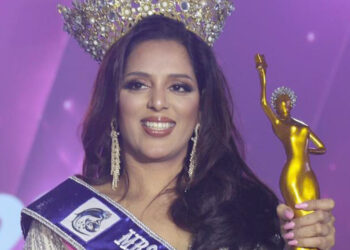 हर्षला तांबोळी यांना मिसेस टुरिझम ग्लोब २०२२ अवॉर्ड