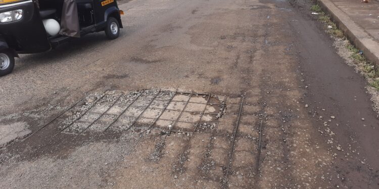 आक्षीचा पूल वाहतुकीस धोकादायक