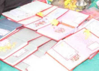 एपीएमसीत व्यापार्‍यांकडून सामूहिक चोपडी पूजन