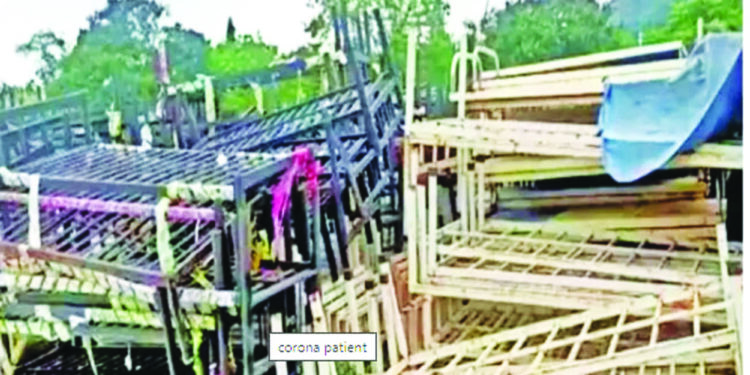 कोरोना केंद्रातील खाटा कचर्‍यात; कोट्यवधींच्या रुपयांची नासाडी