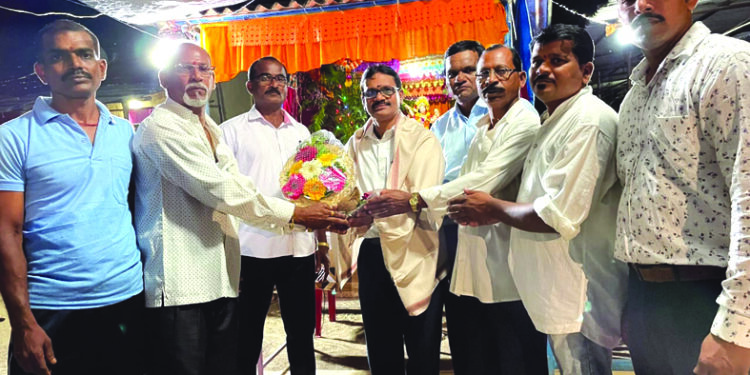 नवजीवन मित्र मंडळच्यावतीने सत्कार