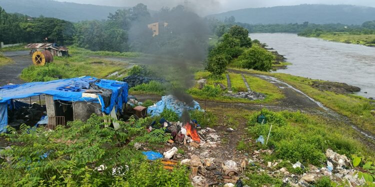 भंगाराच्या गोदामातून होत आहे प्रदुषण