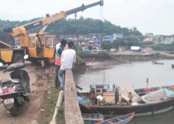 एकदरा पुलावर तब्बल दोन तास वाहतूक ठप्प