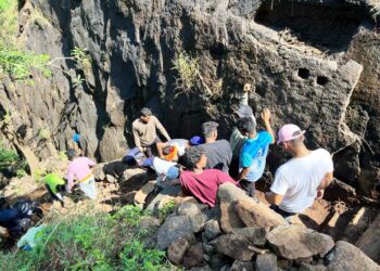 सुरगडावर स्वच्छता मोहिम