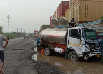 खोपटा रस़्त्यावर दुधवाहू गाडीला अपघात