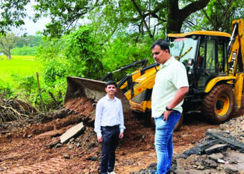 कर्जतमधील विकासकामांची मुख्याधिकर्‍यांकडून पहाणी