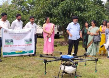 आदिवासीवाडीत औषध फवारणीचे मार्गदर्शन