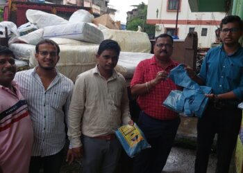 महाडमधून प्लॅस्टिक पिशव्यांचा साठा जप्त