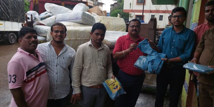 महाडमधून प्लॅस्टिक पिशव्यांचा साठा जप्त