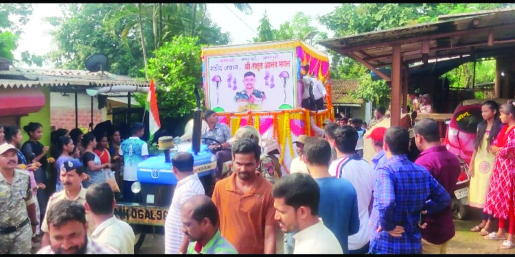 ‘अमर रहे’च्या जयघोषात शहीद राहुलवर अंत्यसंस्कार