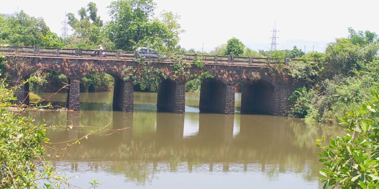 कळमजे नदीवरील पूल धोकादायक