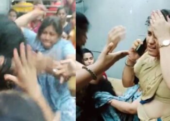 लोकलमध्ये दोन महिलांची तुंबळ मारामारी