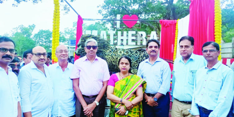 शटल सेवेच्या सर्व गाड्या पर्यटक हंगामात चालवा