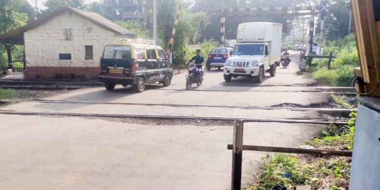 नेरळ स्थानकाचे फाटक पाच दिवस बंद; वाहनचालकांची गैरसोय