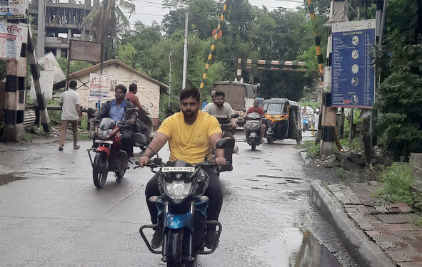 मध्य रेल्वेने वाहनचालकांना गंडविले