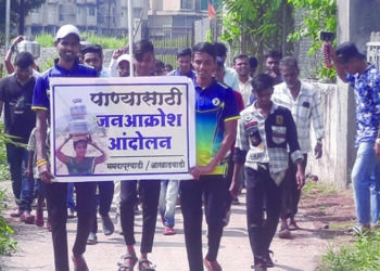 ममदापुरवाडीत ग्रामस्थांचा पाण्यासाठी मोर्चा