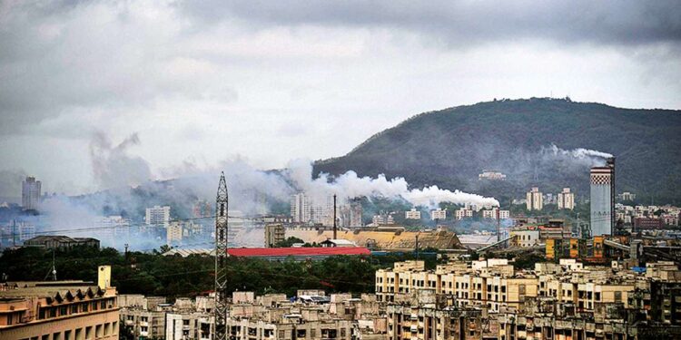 रसायनांच्या वासामुळे नागरिक त्रस्त