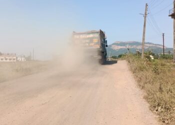 माणकीवली-शेणगाव रस्त्यावर धुळीचे साम्राज्य