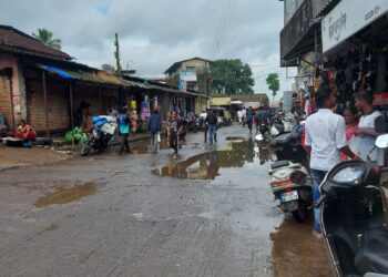 तळा बाजारपेठेत रस्त्याचे निकृष्ट बांधकाम