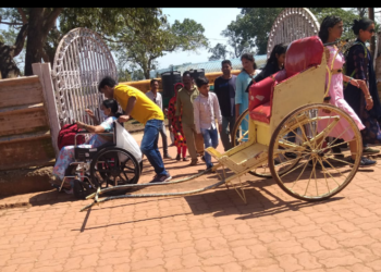 माथेरानची भूरळ आबालवृद्धांनाही