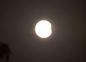 Solar Eclipse 2022: सुर्यग्रहणाला सुरुवात; पहा अलिबागमधील दृश्य