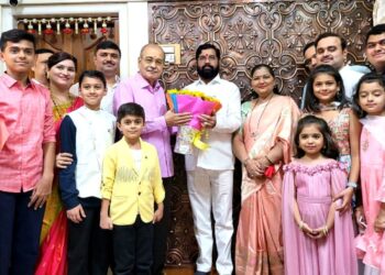 मुख्यमंत्र्यांनी घेतले आप्पासाहेब धर्माधिकारी यांचे आशीर्वाद