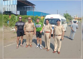 अमेरीकन राजदुतांसाठी वाहतूक रोखली