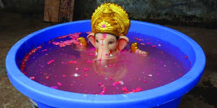 मृत्तिकेच्या रुपात बाप्पा पुन्हा मूर्तिकारांकडे