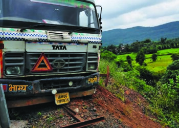 घोणसे घाटात पुन्हा अपघातांची मालिका