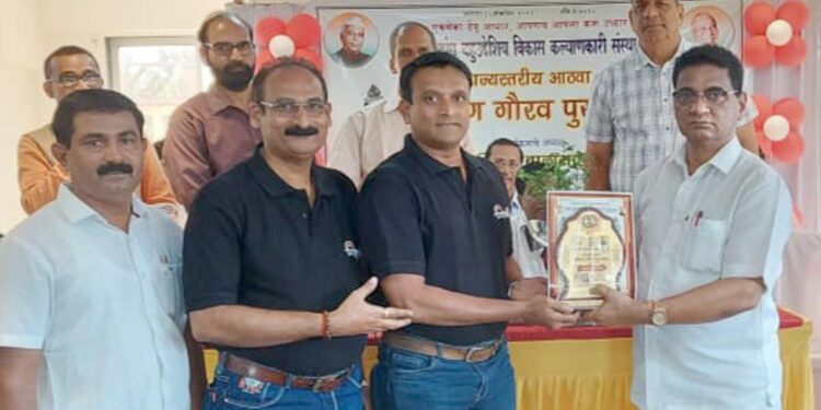 आम्ही गिरगांवकर टीमला कोकण गौरव पुरस्कार
