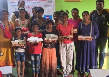 कर्जत रोटरीतर्फे आदिवासींसोबत दिवाळी