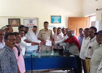 महिलांवरील अत्याचार रोखण्यासाठी तळा पोलीस ठाण्याला निवेदन