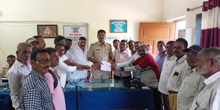 महिलांवरील अत्याचार रोखण्यासाठी तळा पोलीस ठाण्याला निवेदन