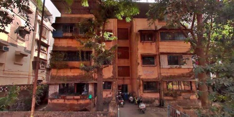 लक्ष्मीपूजनाला ठेवलेल्या दागिन्यांची चोरी