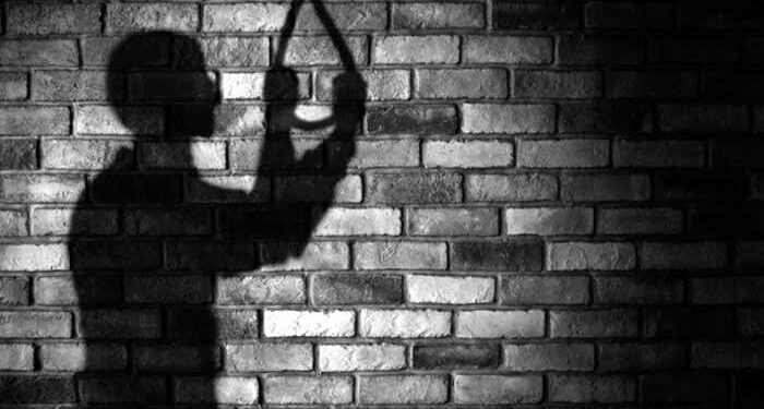 व्यावसायिकांच्या छळवणुकीमुळे एकाची आत्महत्या