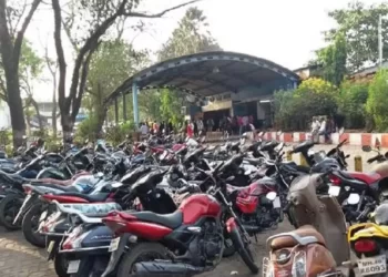 रेल्वे स्थानकाच्या परिसरातून वाहनाची चोरी