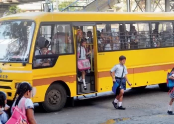 कर्जत तालुक्यातील विद्यार्थ्यांचा जीव मुठीत