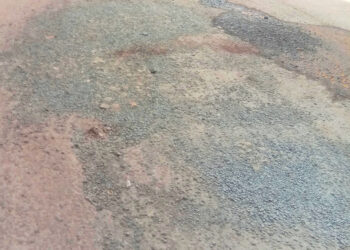 रस्त्यावर डांबरपेक्षा खडी जास्त; वाहनचालकांमध्ये नाराजी