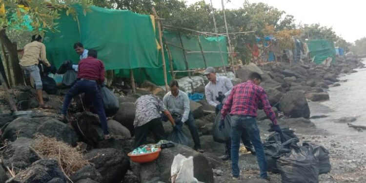 घारापुरी बेटावर स्वच्छता मोहीम