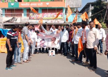 राज्यपालांच्या विरोधात अलिबागेत आंदोलन